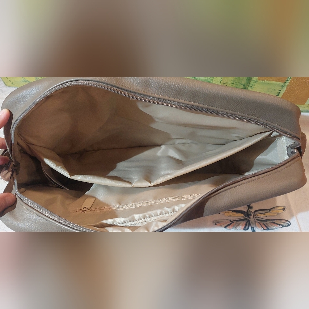 adidas Originals Olive Gray Trefoil Crossbody Messenger - Picture 9 of 12